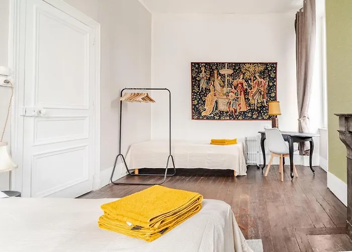 4 Pièces 90 M2 5 Lits Wifi Dans Maison De Maître Appartamento