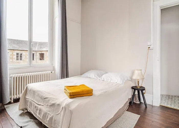 4 Pièces 90 M2 5 Lits Wifi Dans Maison De Maître Appartamento