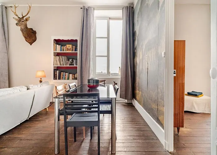 4 Pièces 90 M2 5 Lits Wifi Dans Maison De Maître Appartamento